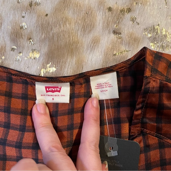 NWT LEVI'S Small Women's Printed Kit Button Down Blouse - Picture 2 of 5